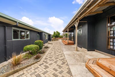 /international/nz/17-brewster-road-pukekawa-auckland-380120025877/