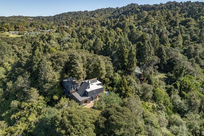 /international/nz/186b-woodlands-park-road-titirangi-auckland-380119872122/