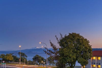 /international/nz/12-101-roberts-street-taupo-central-north-island-380119829036/