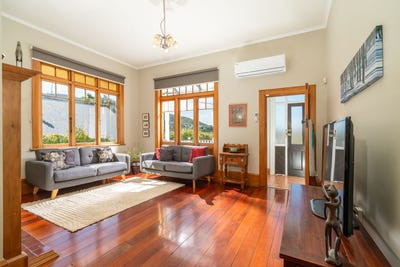 /international/nz/12-heke-street-ngaio-wellington-380120025899/