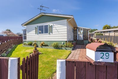 /international/nz/1-silvan-place-bell-block-taranaki-380119837281/
