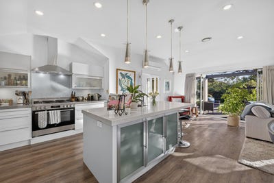 /international/nz/6-acorn-close-opawa-canterbury-380119810586/