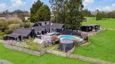 /international/nz/806-waitakere-road-kumeu-auckland-380120117101/
