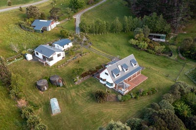 /international/nz/224-richards-road-dairy-flat-auckland-380119847888/