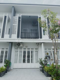 /international/kh/chaom-chau-1-por-sen-chey-phnom-penh-360107142266/
