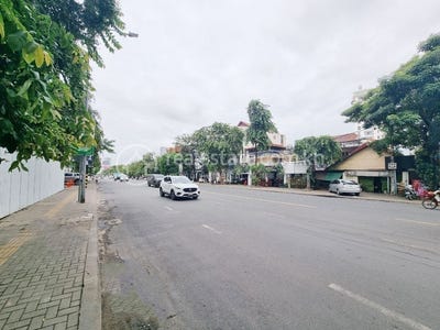 /international/kh/bkk-1-chamkarmon-phnom-penh-360107127372/