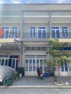 /international/kh/chaom-chau-por-sen-chey-phnom-penh-360107136104/