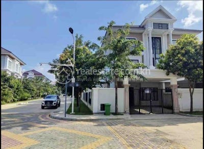 /international/kh/chbar-ampov-i-chbar-ampov-phnom-penh-360107123917/