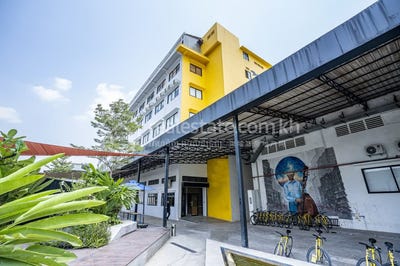 /international/kh/chak-angrae-leu-meanchey-phnom-penh-360107119885/