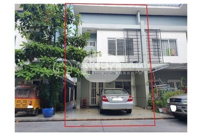 /international/kh/chrang-chamres-i-russey-keo-phnom-penh-360107143805/