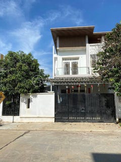 /international/kh/chroy-changvar-chroy-changvar-phnom-penh-360107098214/