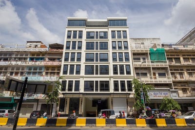 /international/kh/monourom-7-makara-phnom-penh-360107115494/