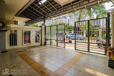 /international/kh/ou-baek-k-am-sen-sok-phnom-penh-360107141093/