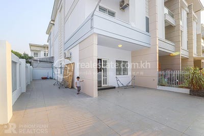 /international/kh/krang-thnong-sen-sok-phnom-penh-360107107977/