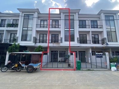 /international/kh/samraong-kraom-por-sen-chey-phnom-penh-360107946682/