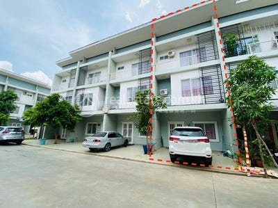 /international/kh/chrang-chamres-i-russey-keo-phnom-penh-360107097706/
