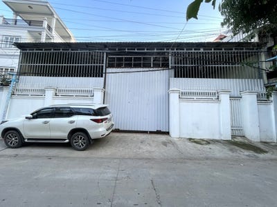 /international/kh/phsar-daeum-thkov-chamkarmon-phnom-penh-360107129715/