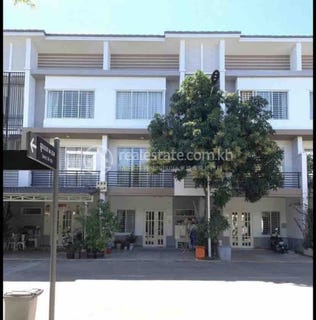 /international/kh/nirouth-chbar-ampov-phnom-penh-360107103015/