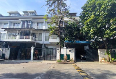 /international/kh/nirouth-chbar-ampov-phnom-penh-360107128760/