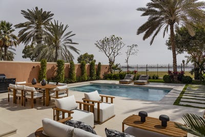 /international/ae/abu-dhabi-abu-dhabi-abu-dhabi-310108214392/