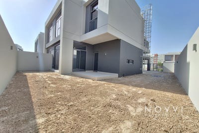 /international/ae/the-pulse-the-pulse-beachfront-dubai-dubai-310099612434/