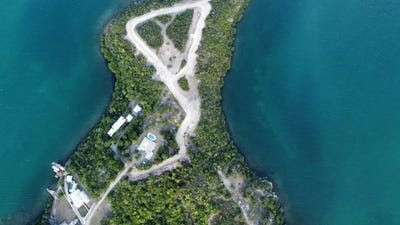 /international/ag/antigua-and-barbuda-saint-philip-saint-philip-310100854860/