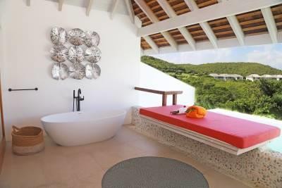 /international/ag/gaynors-saint-philip-310100888025/