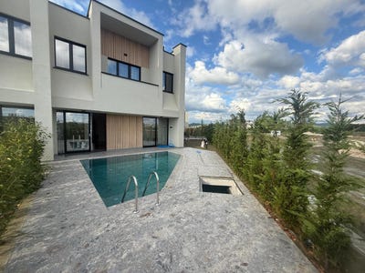 /international/al/qerret-qerret-tirana-county-310101273339/?lang=en