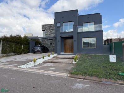 /international/ar/severo-del-castillo-1520-rodeo-de-la-cruz-mendoza-5521-mendoza-310107065308/