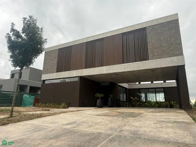 /international/ar/av-de-los-lagos-s-n-el-cazador-escobar-gba-norte-1626-escobar-buenos-aires-310107093275/