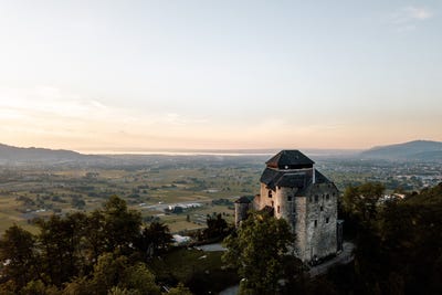 /international/at/hohenems-vorarlberg-310109665674/
