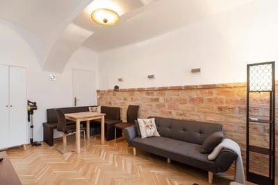 /international/at/gschwandnergasse-vienna-vienna-310096027309/