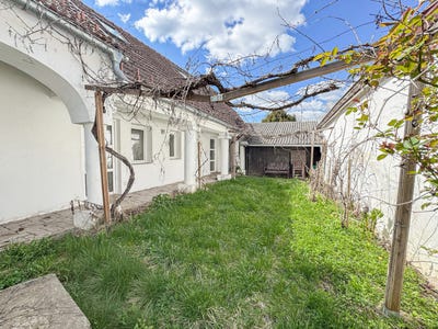 /international/at/stronsdorf-lower-austria-310108925054/