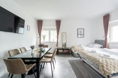 /international/at/bahnhofstrasse-purkersdorf-lower-austria-310102743672/