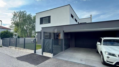 /international/at/wiener-neustadt-lower-austria-310108038322/