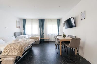 /international/at/bahnhofstrasse-purkersdorf-lower-austria-310102832926/