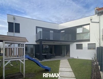 /international/at/wolkersdorf-im-weinviertel-lower-austria-310109868211/