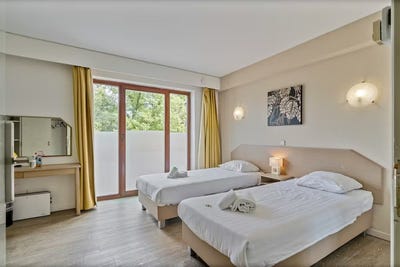 /international/be/waterloose-steenweg-sint-genesius-rode-west-flanders-310093826531/