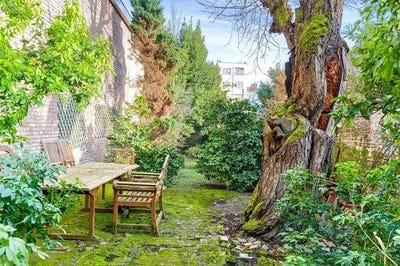 /international/be/ixelles-brussels-310104460519/