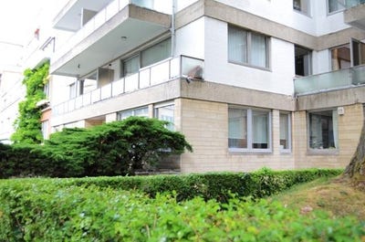 /international/be/ixelles-brussels-310107840123/