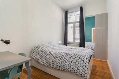 /international/be/elizastraat-ixelles-brussels-310108990996/