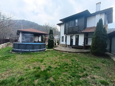 /international/bg/гр-трявна-gr-triavna-габрово-gabrovo-310107180995/