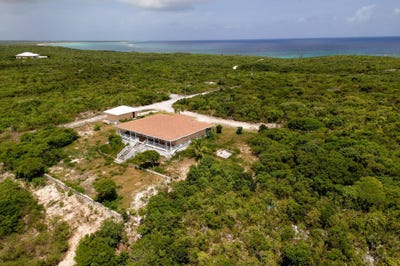 /international/bs/sandy-point-columbus-lan-lot-21-san-salvador-san-salvador-310108112345/