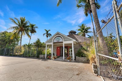 /international/bs/3m2r-8gj-bernard-rd-nassau-the-bahamas-bernard-road-new-providence-310106417119/