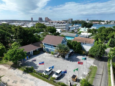/international/bs/8-mosley-ln-nassau-the-bahamas-shirley-street-new-providence-310108403601/