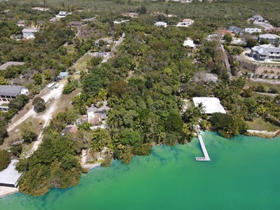 /international/bs/9-oakhill-road-skyline-new-providence-310107756898/