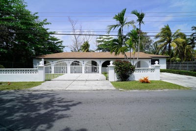 /international/bs/30-kool-acres-30-na-yamacraw-new-providence-310107215851/