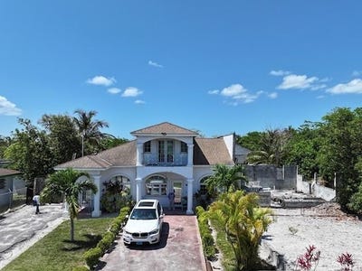 /international/bs/42-bellot-road-new-providence-paradise-island-new-providence-paradise-island-310107767128/
