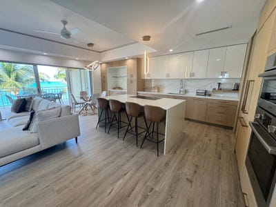 /international/bs/caves-point-west-bay-str-2e-west-bay-street-new-providence-310108101344/