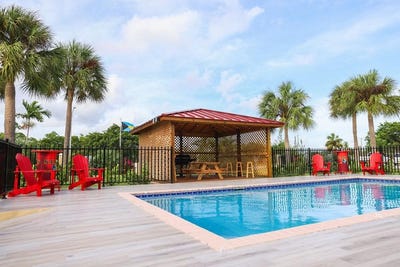 /international/bs/13-14-midshipman-road-unit-gb-villa-6-grand-bahama-freeport-grand-bahama-freeport-310106542762/
